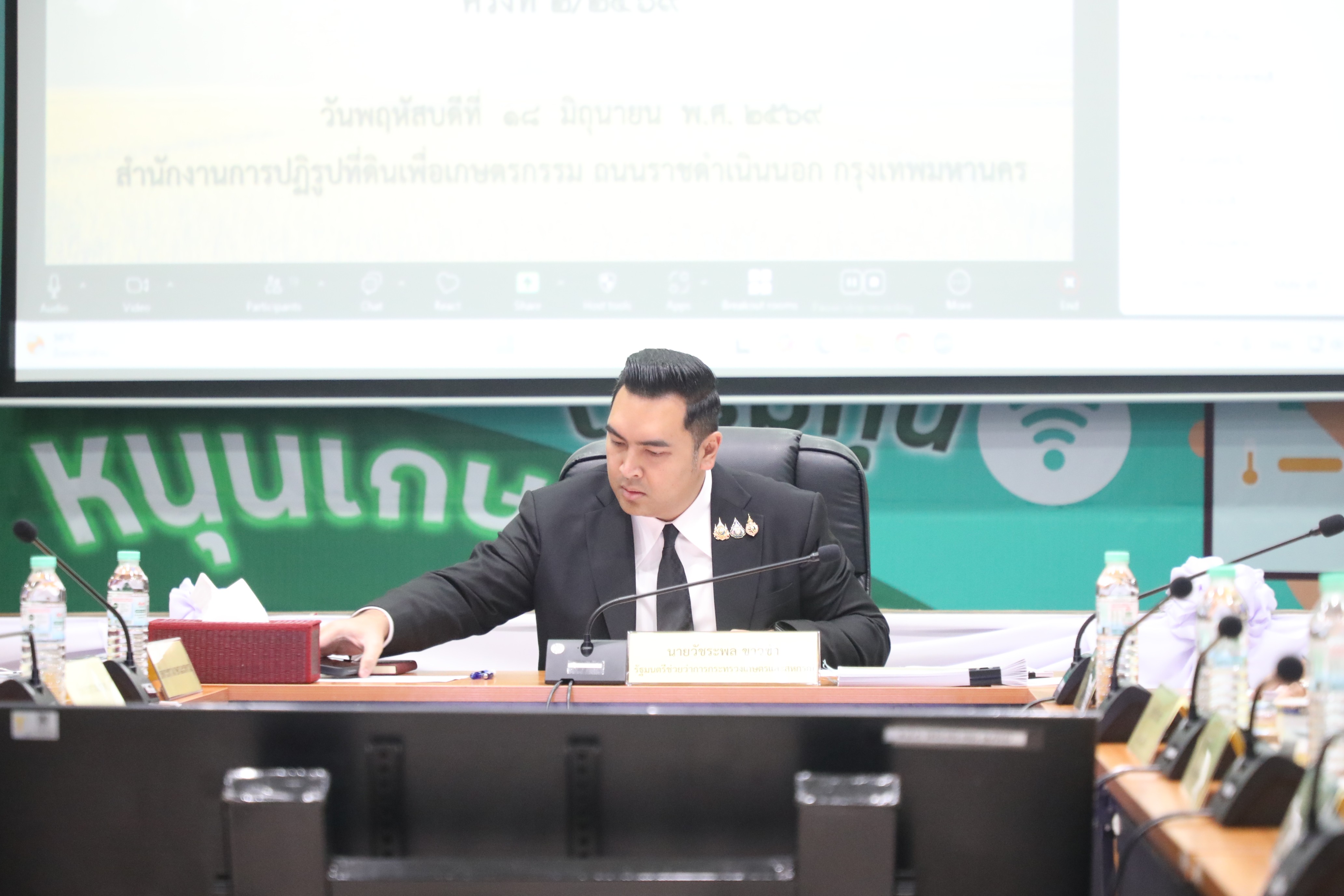 title - ส.ป.ก. อนุมัติใช้จ่ายเงินกองทุนฯ กว่า 39 ล้าน ก่อสร้างระบบไฟฟ้าในแปลงที่ดินและสร้างถนนสายหลัก ถนนสายซอยในแปลงเกษตรกรรม เพิ่มศักยภาพของพื้นที่ให้เกษตรกรในเขตปฏิรูปที่ดิน